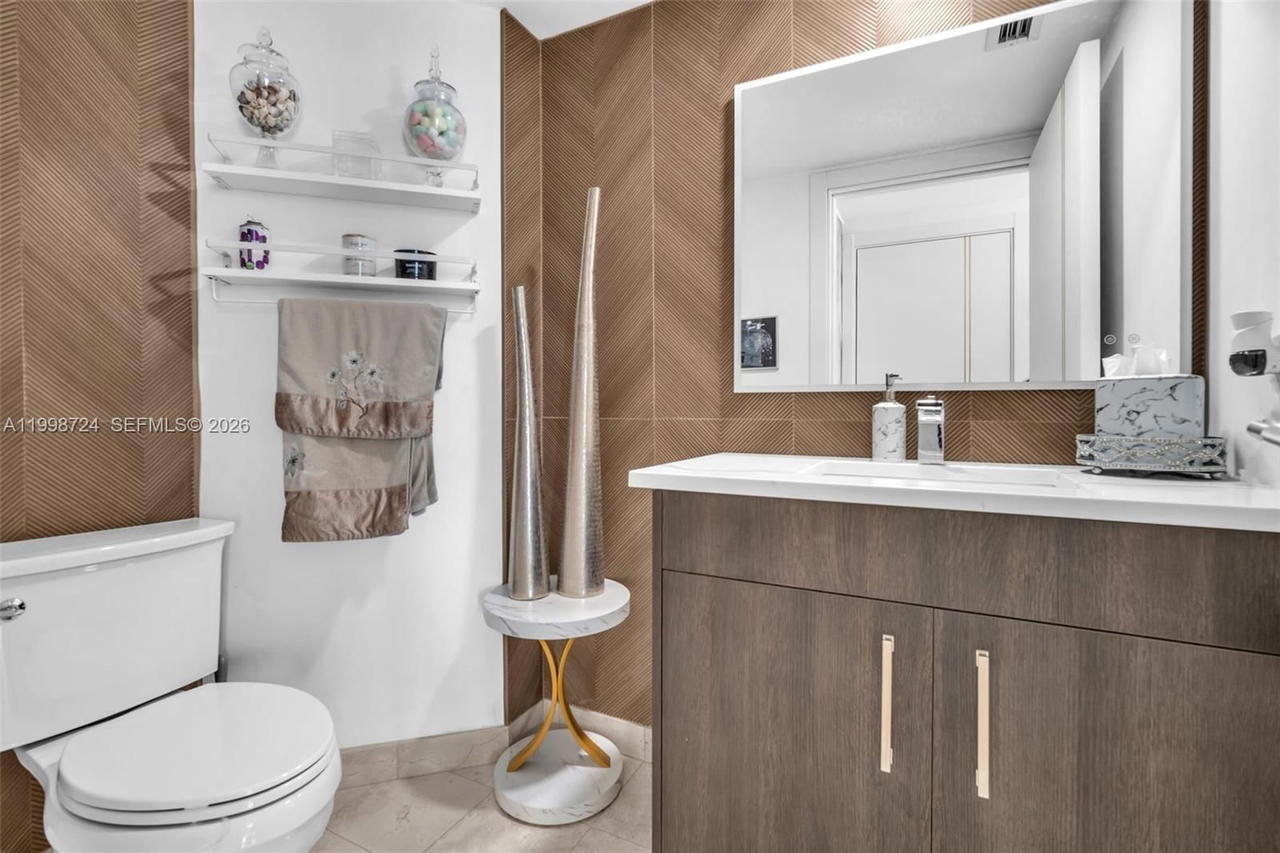 Real estate property located at 3370 Hidden Bay Dr #2407, Miami-dade, 100 Hidden Bay Condo, Aventura, FL