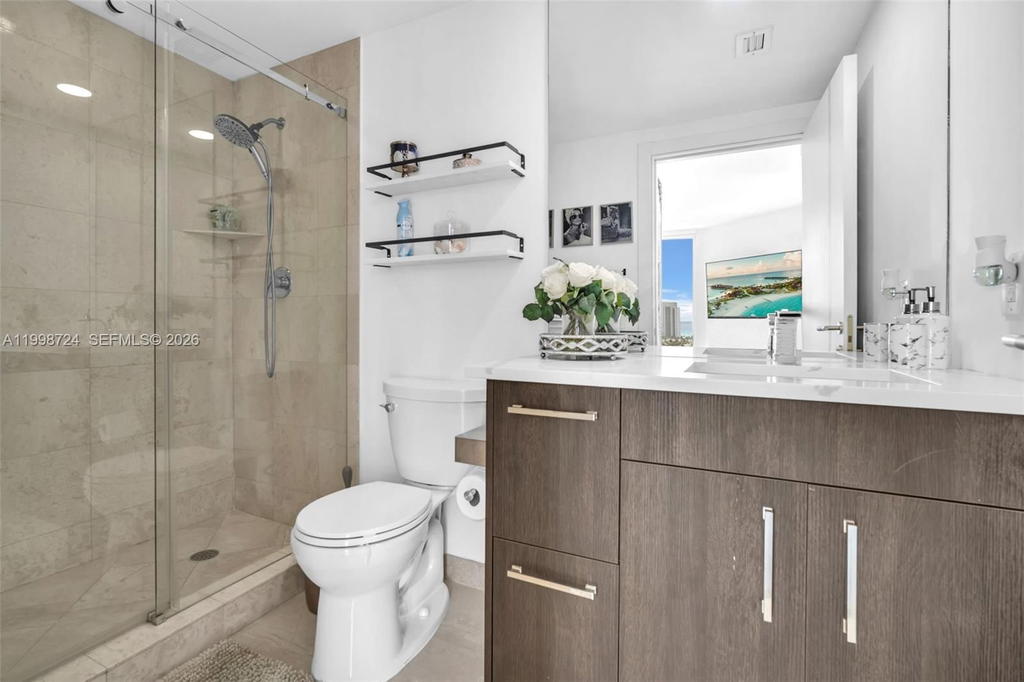 Real estate property located at 3370 Hidden Bay Dr #2407, Miami-dade, 100 Hidden Bay Condo, Aventura, FL