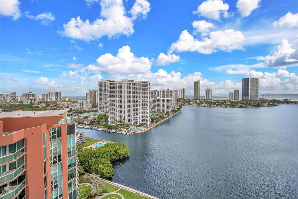 Real estate property located at 3370 Hidden Bay Dr #2407, Miami-dade, 100 Hidden Bay Condo, Aventura, FL