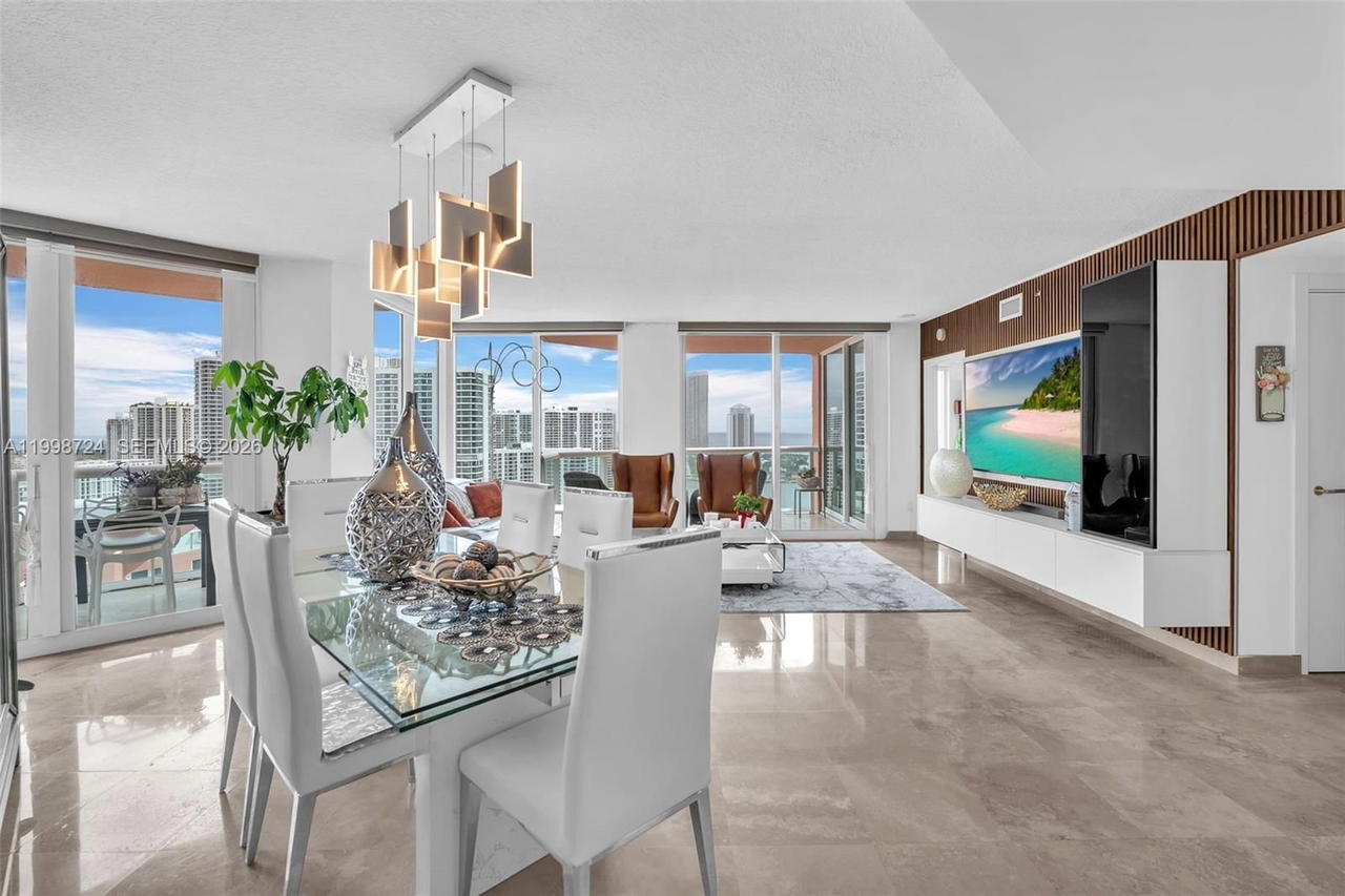 Real estate property located at 3370 Hidden Bay Dr #2407, Miami-dade, 100 Hidden Bay Condo, Aventura, FL