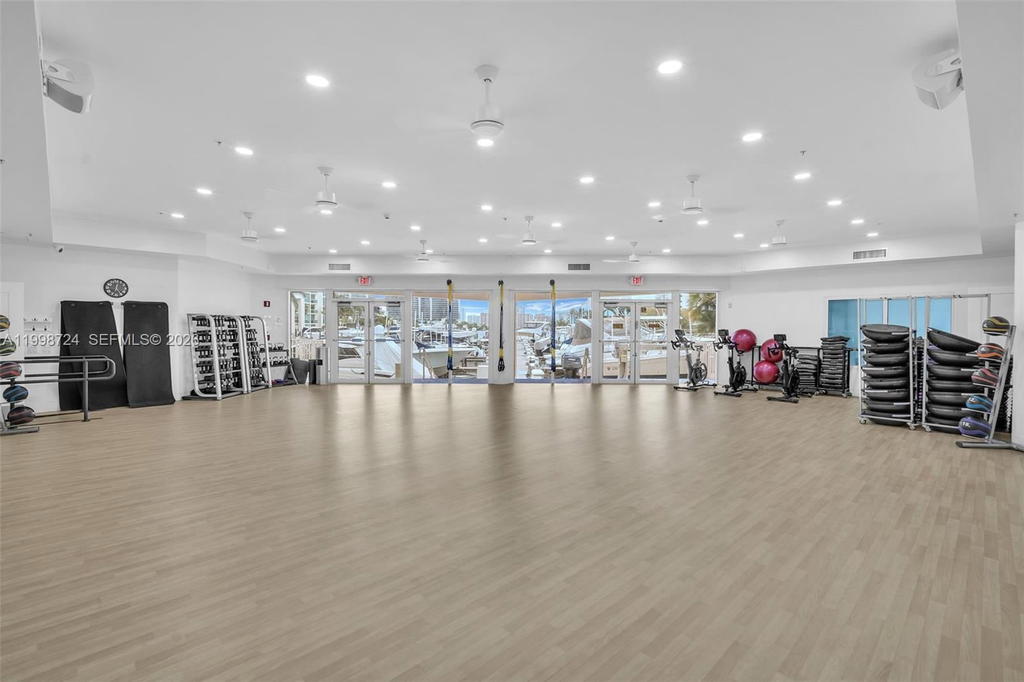 Real estate property located at 3370 Hidden Bay Dr #2407, Miami-dade, 100 Hidden Bay Condo, Aventura, FL