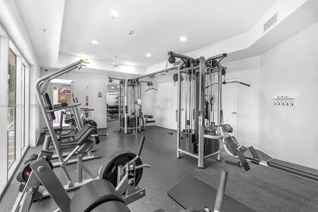 Real estate property located at 3370 Hidden Bay Dr #2407, Miami-dade, 100 Hidden Bay Condo, Aventura, FL
