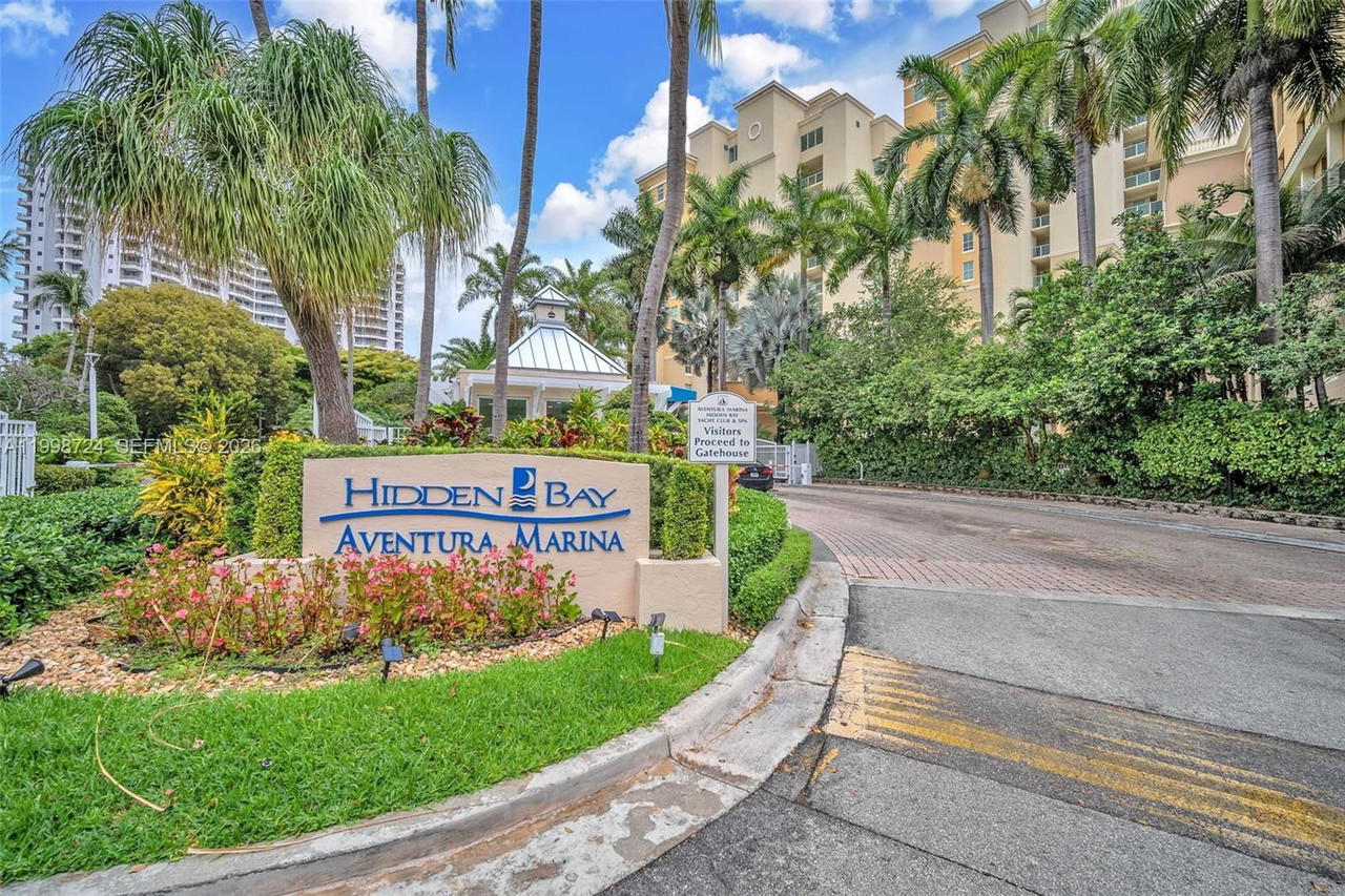 Real estate property located at 3370 Hidden Bay Dr #2407, Miami-dade, 100 Hidden Bay Condo, Aventura, FL
