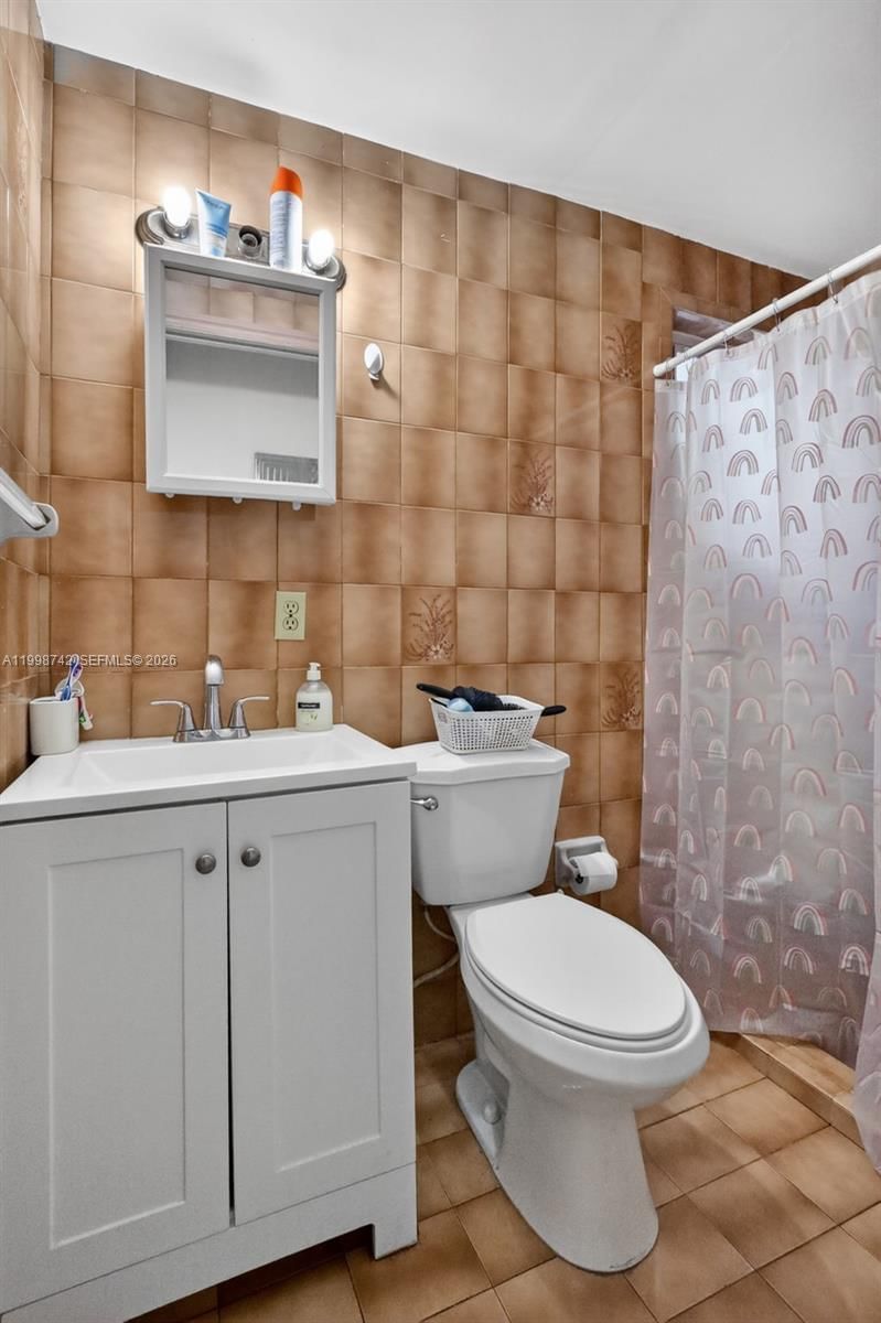 Real estate property located at 733 33rd St, Miami-dade, 2nd Rev Pl Of Industrial, Hialeah, FL