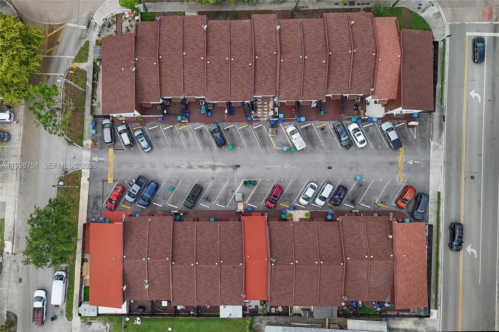 Real estate property located at 401 109th Ave, Miami-dade, El Polo Condo, Sweetwater, FL