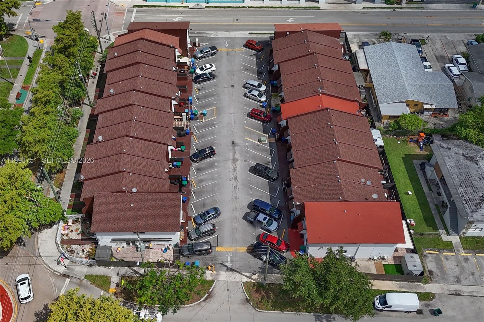 Real estate property located at 401 109th Ave, Miami-dade, El Polo Condo, Sweetwater, FL