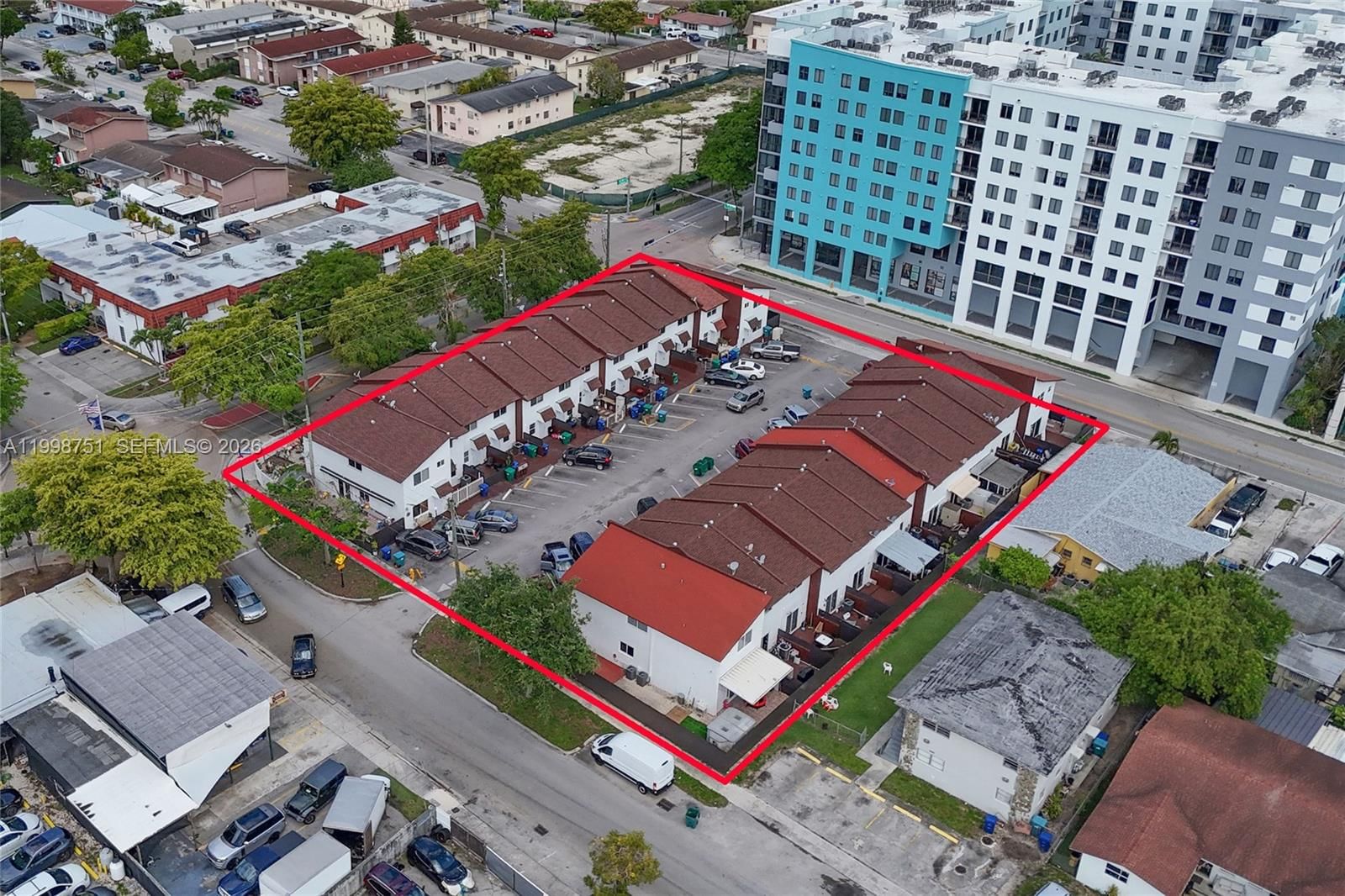 Real estate property located at 401 109th Ave, Miami-dade, El Polo Condo, Sweetwater, FL