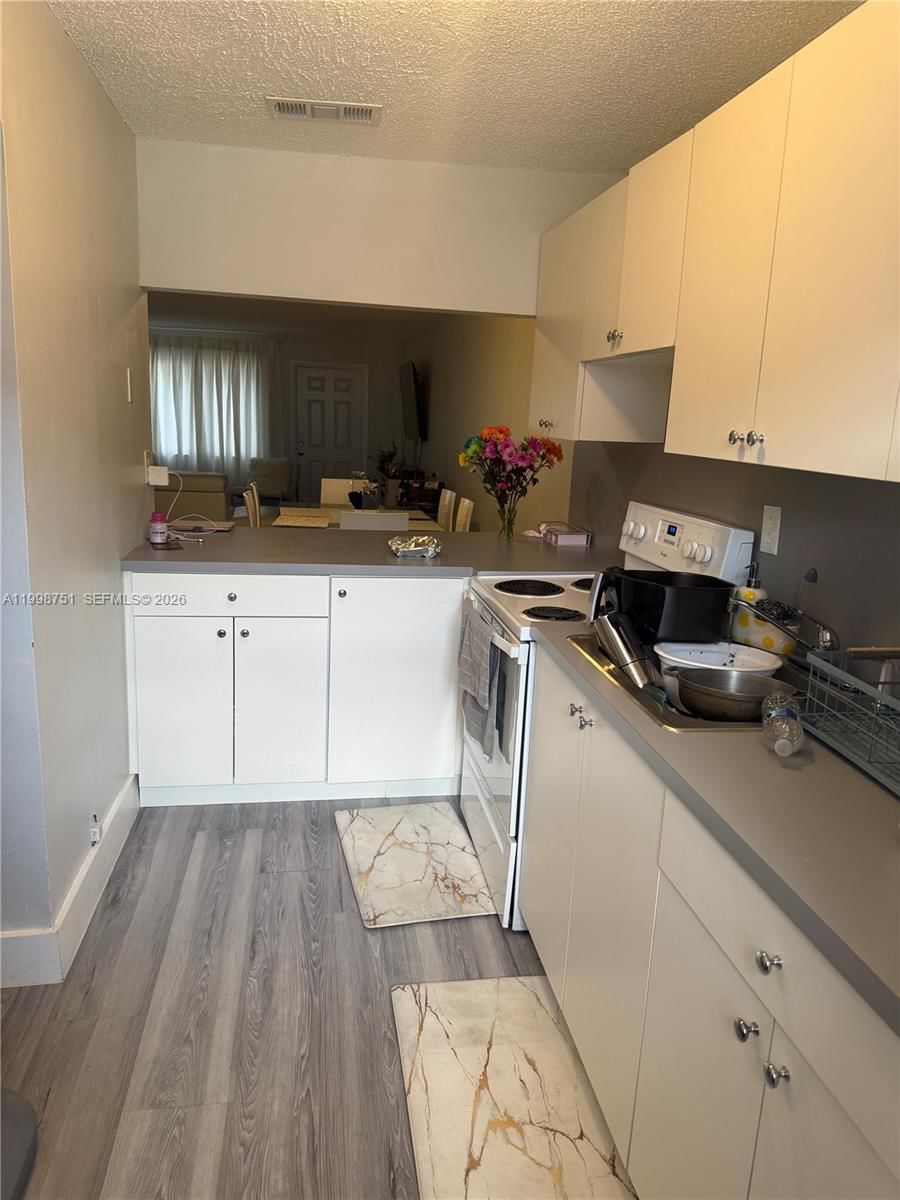 Real estate property located at 401 109th Ave, Miami-dade, El Polo Condo, Sweetwater, FL