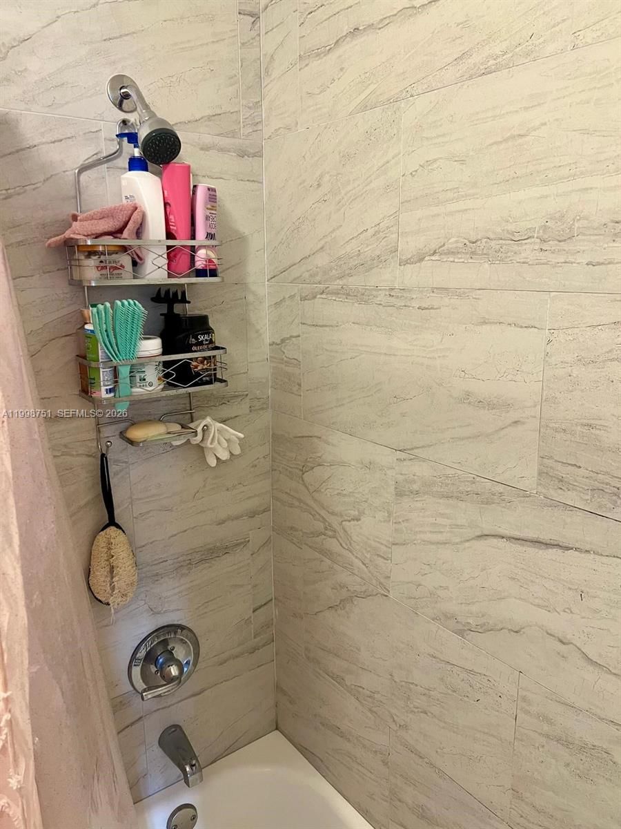 Real estate property located at 401 109th Ave, Miami-dade, El Polo Condo, Sweetwater, FL