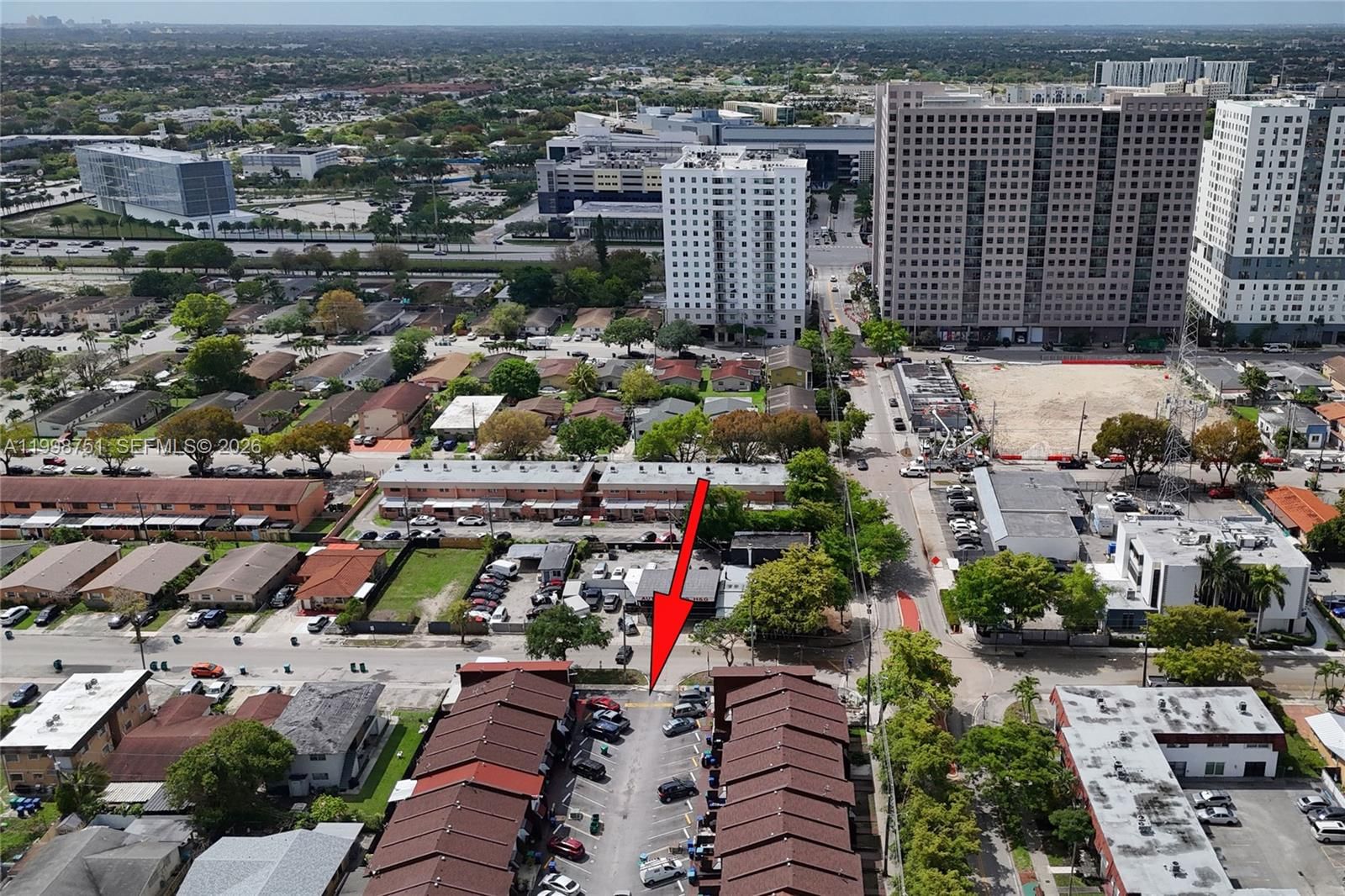 Real estate property located at 401 109th Ave, Miami-dade, El Polo Condo, Sweetwater, FL