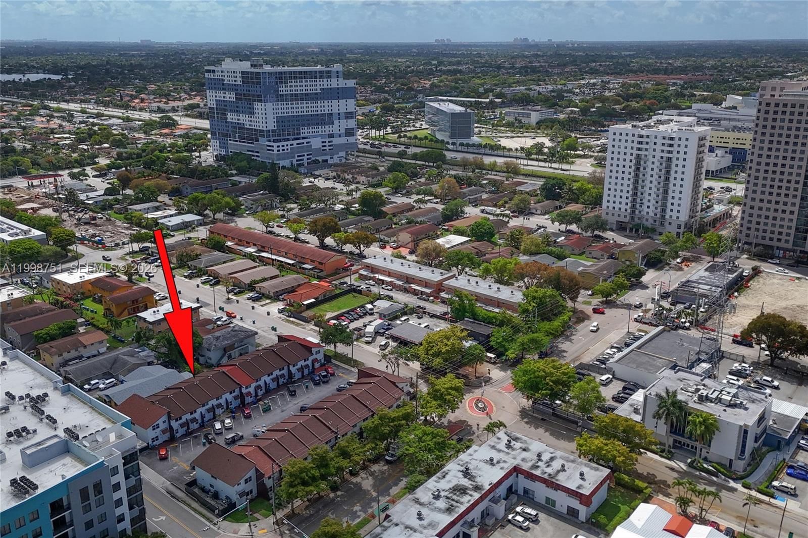 Real estate property located at 401 109th Ave, Miami-dade, El Polo Condo, Sweetwater, FL