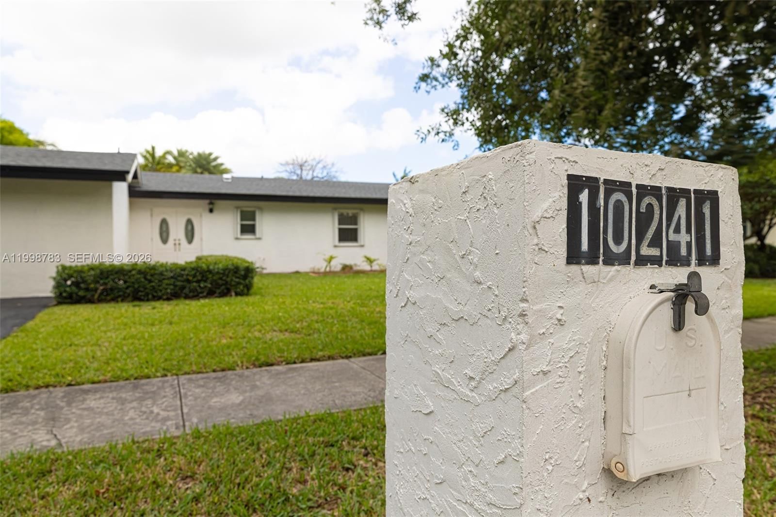 Real estate property located at 10241 128th Ave, Miami-dade, First Addn To Calusa Club, Miami, FL