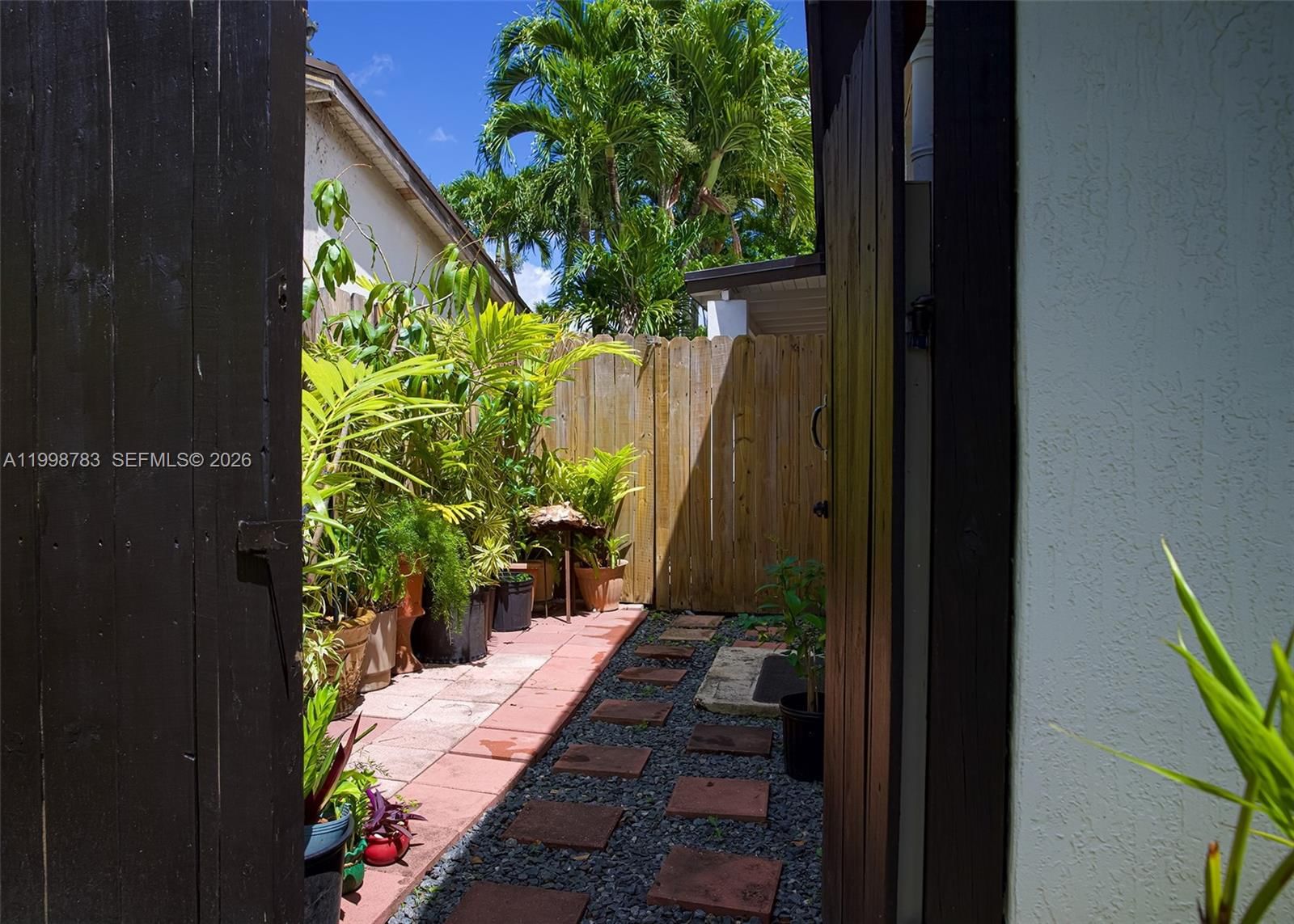 Real estate property located at 10241 128th Ave, Miami-dade, First Addn To Calusa Club, Miami, FL