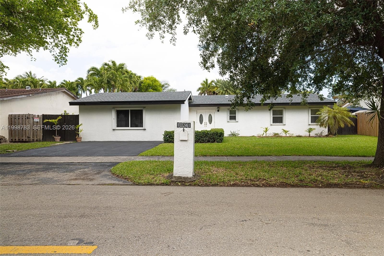 Real estate property located at 10241 128th Ave, Miami-dade, First Addn To Calusa Club, Miami, FL