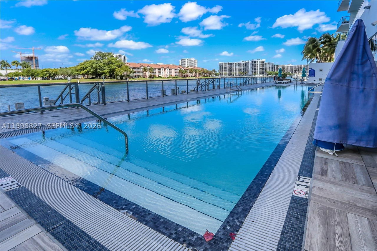 Real estate property located at 4010 Ocean Dr T4004, Broward, 4010 South Ocean Condo, Hollywood, FL