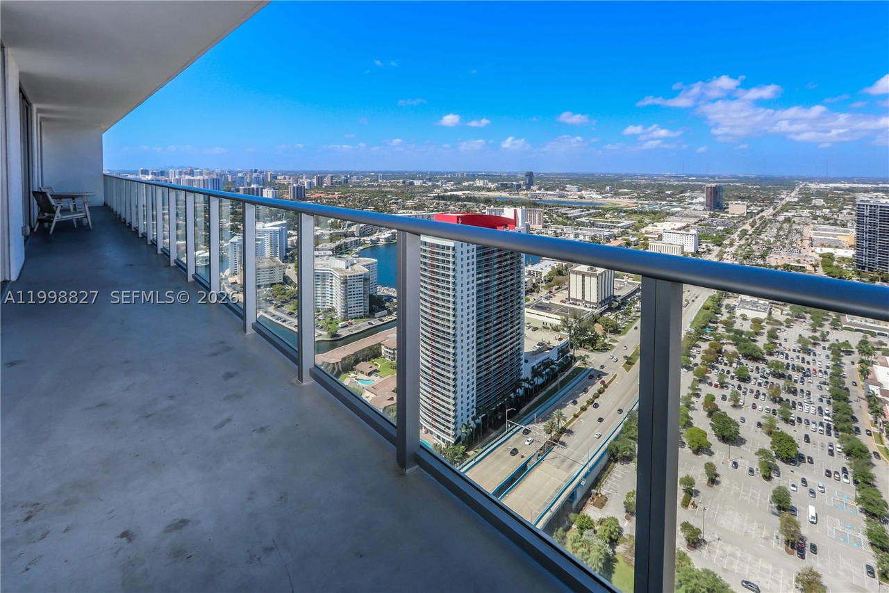 Real estate property located at 4010 Ocean Dr T4004, Broward, 4010 South Ocean Condo, Hollywood, FL