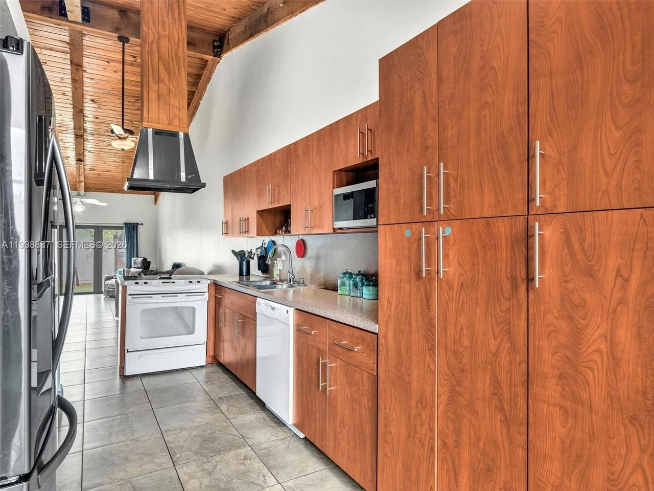 Real estate property located at 13406 102nd Ln, Miami-dade, Cindis Place Sec 1, Miami, FL