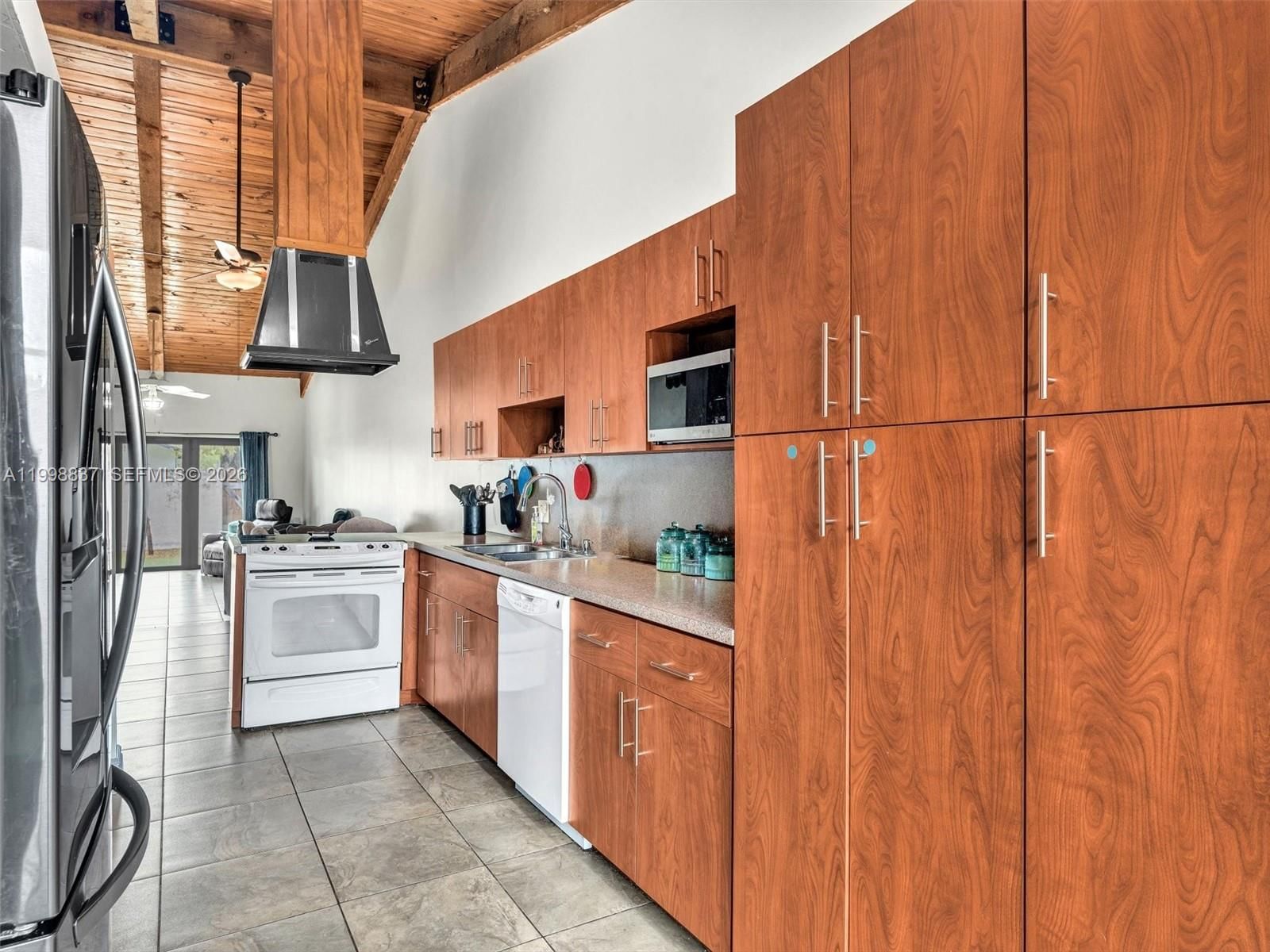 Real estate property located at 13406 102nd Ln, Miami-dade, Cindis Place Sec 1, Miami, FL