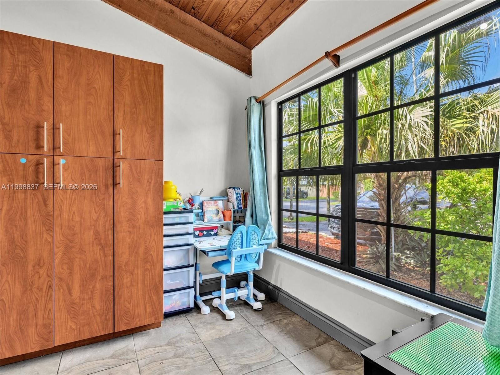 Real estate property located at 13406 102nd Ln, Miami-dade, Cindis Place Sec 1, Miami, FL