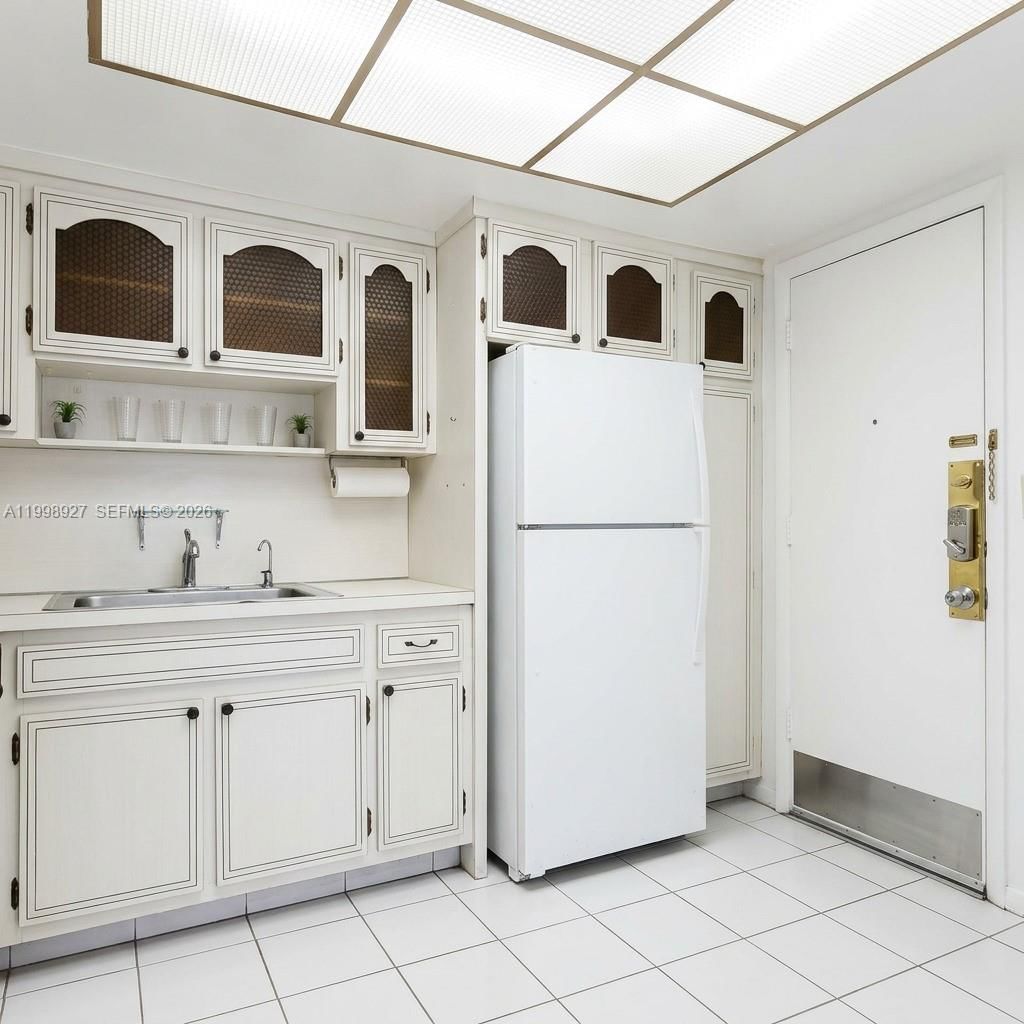 Real estate property located at 18707 14th Ave #733, Miami-dade, Eighth Moorings Condo, Miami, FL