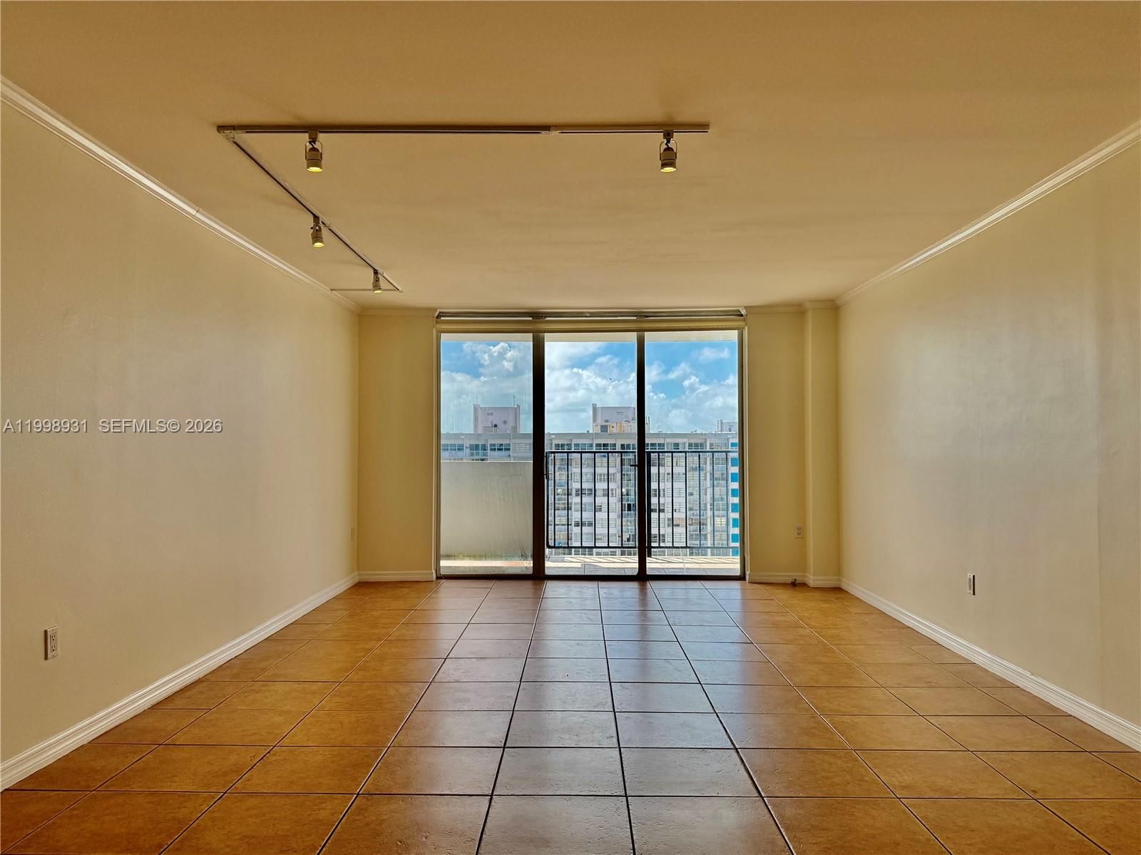 Real estate property located at 2780 183rd St #2012, Miami-dade, Commodore Plaza Condo, Aventura, FL