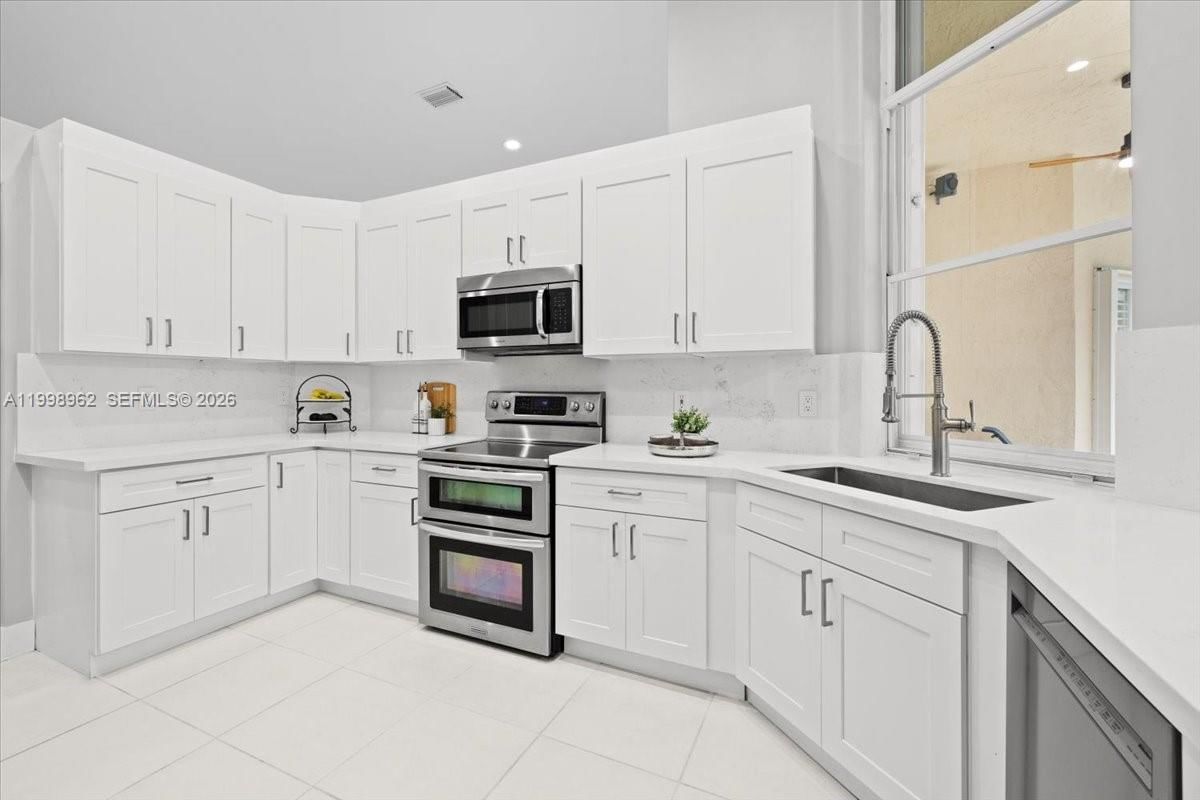 Real estate property located at 1356 Ginger Cir, Broward, Jasmine Island, Weston, FL