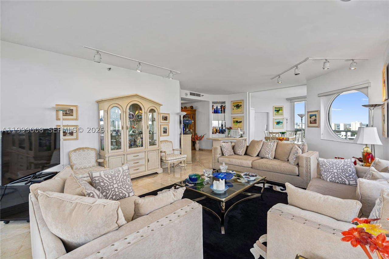 Real estate property located at 3802 207th St #2704, Miami-dade, One Island Place, Aventura, FL