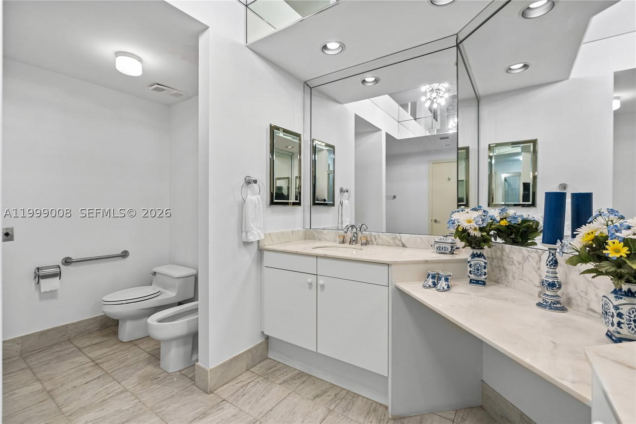 Real estate property located at 3802 207th St #2704, Miami-dade, One Island Place, Aventura, FL