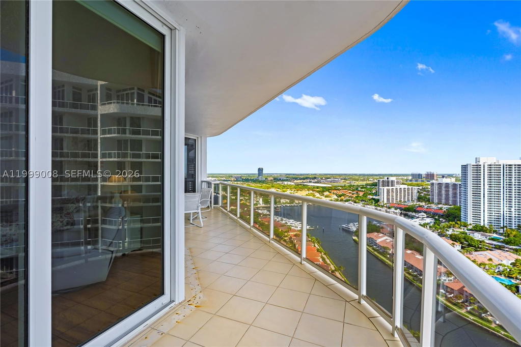Real estate property located at 3802 207th St #2704, Miami-dade, One Island Place, Aventura, FL