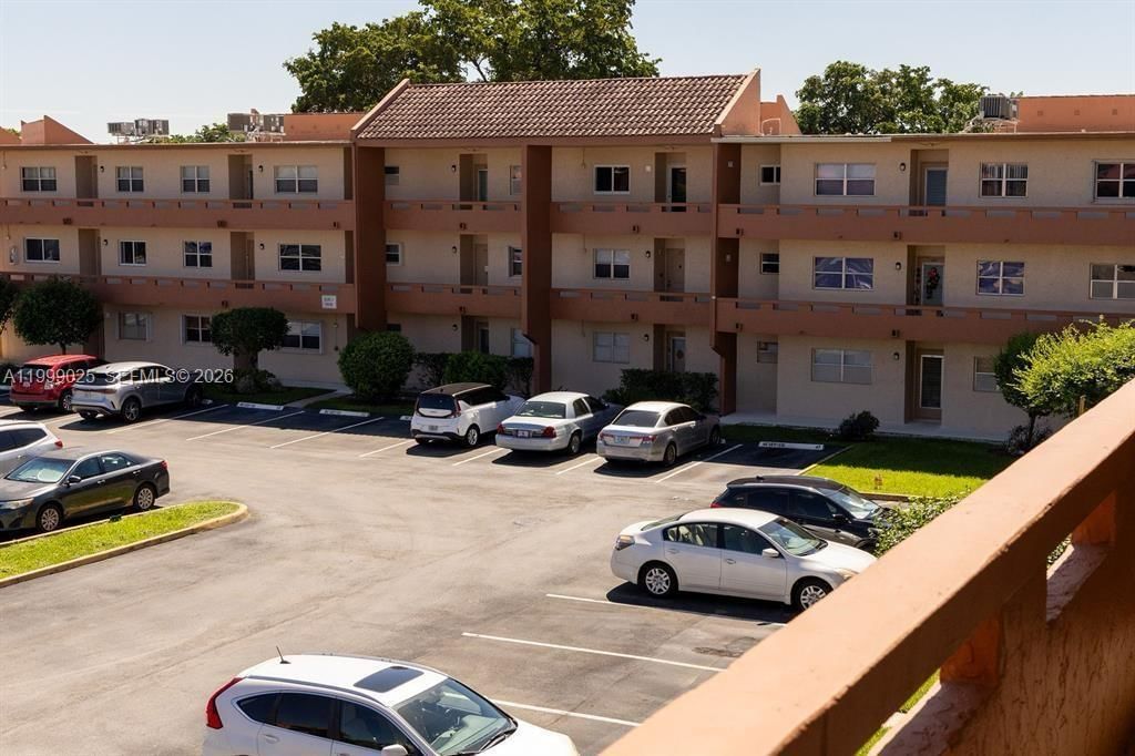 Real estate property located at 8842 Mcnab Rd #302, Broward, Greens Condo Apts Phase I, Tamarac, FL