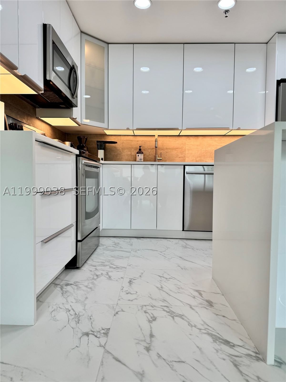 Real estate property located at 7800 Collins Ave #101, Miami-dade, Rond Point Condo, Miami Beach, FL