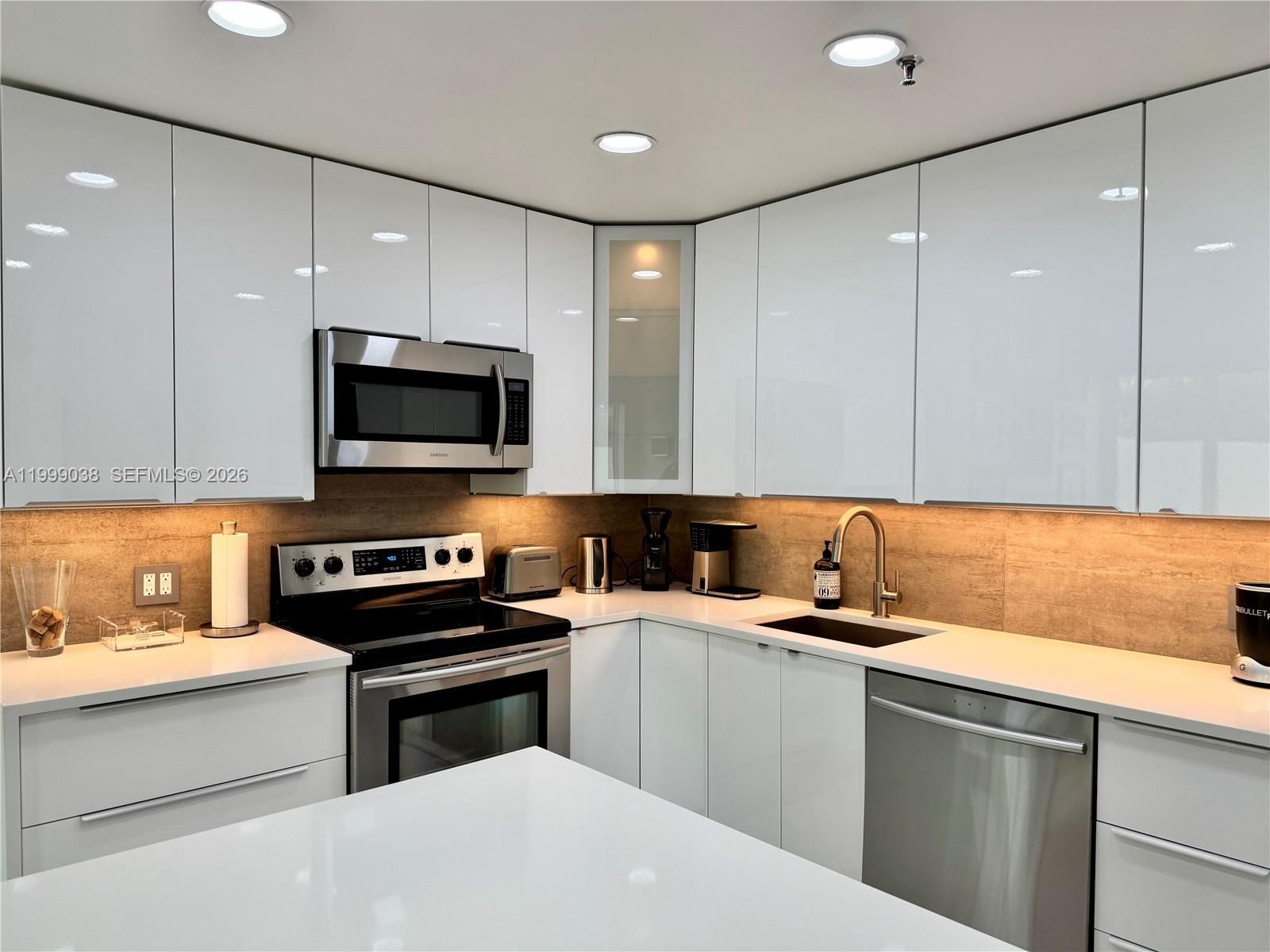 Real estate property located at 7800 Collins Ave #101, Miami-dade, Rond Point Condo, Miami Beach, FL