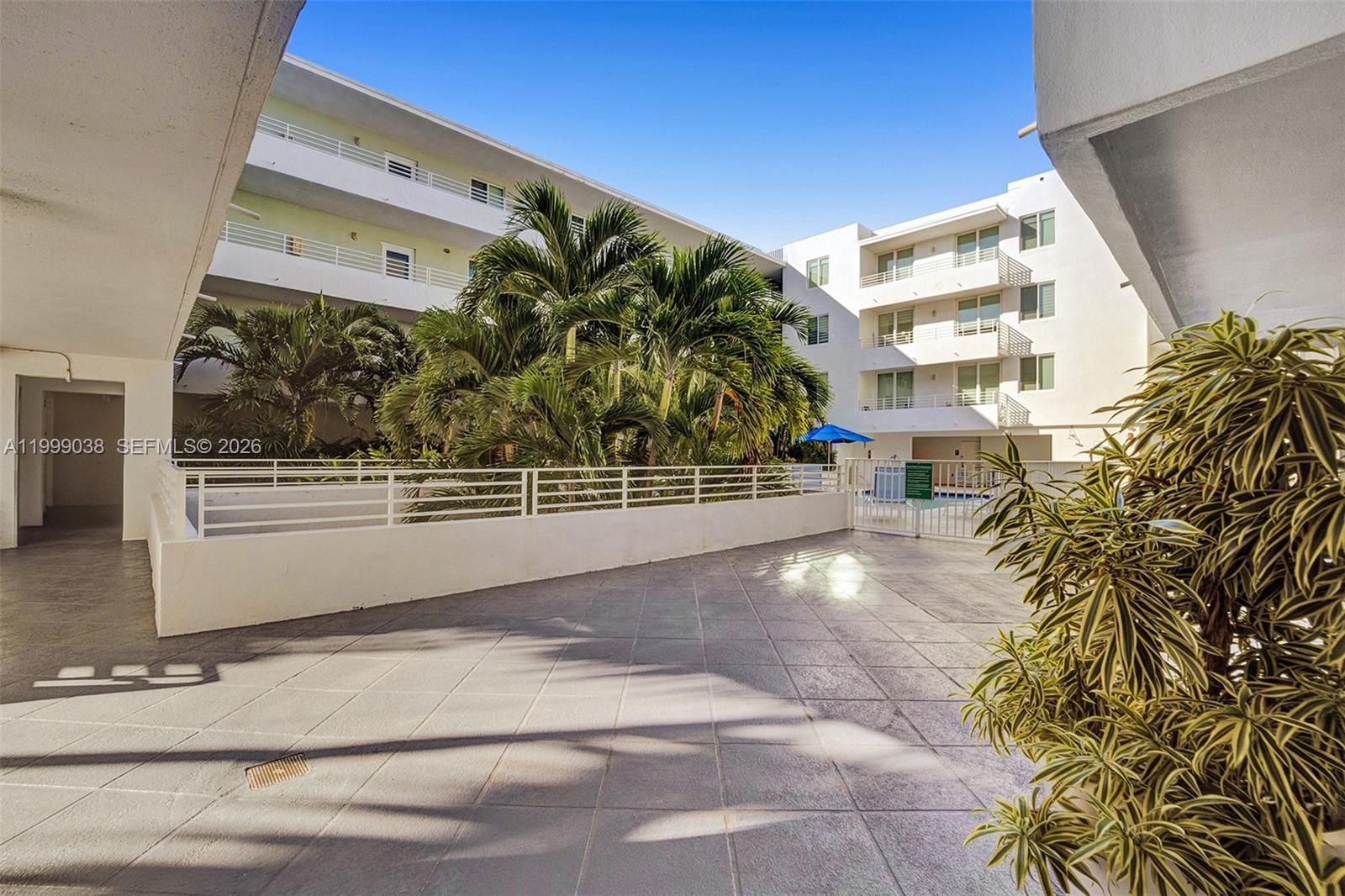 Real estate property located at 7800 Collins Ave #101, Miami-dade, Rond Point Condo, Miami Beach, FL