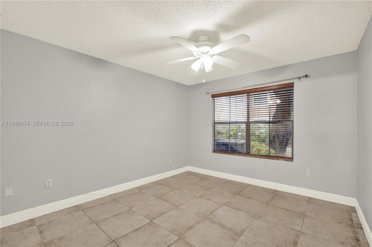 Real estate property located at 15570 105th Ln #1717, Miami-dade, Vista Lago At The Hammock, Miami, FL