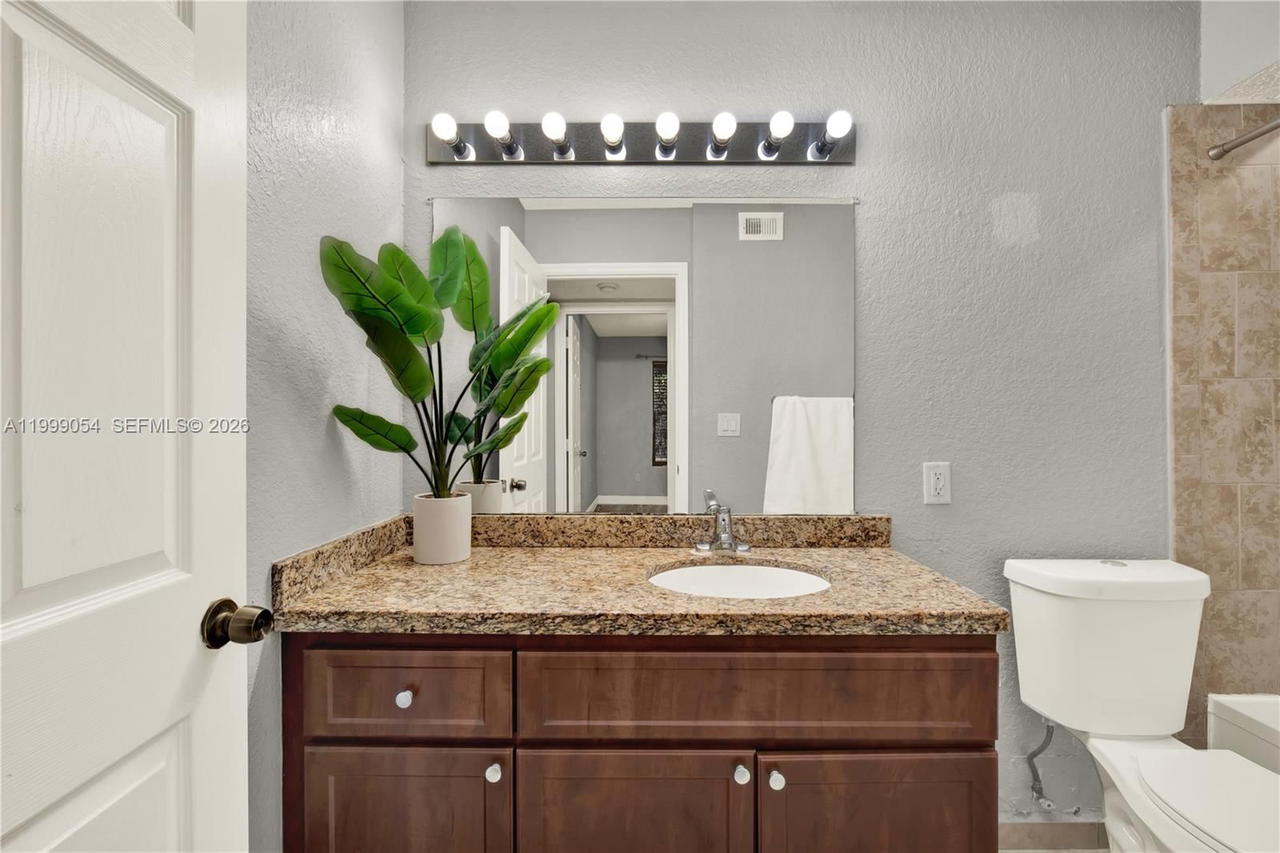 Real estate property located at 15570 105th Ln #1717, Miami-dade, Vista Lago At The Hammock, Miami, FL