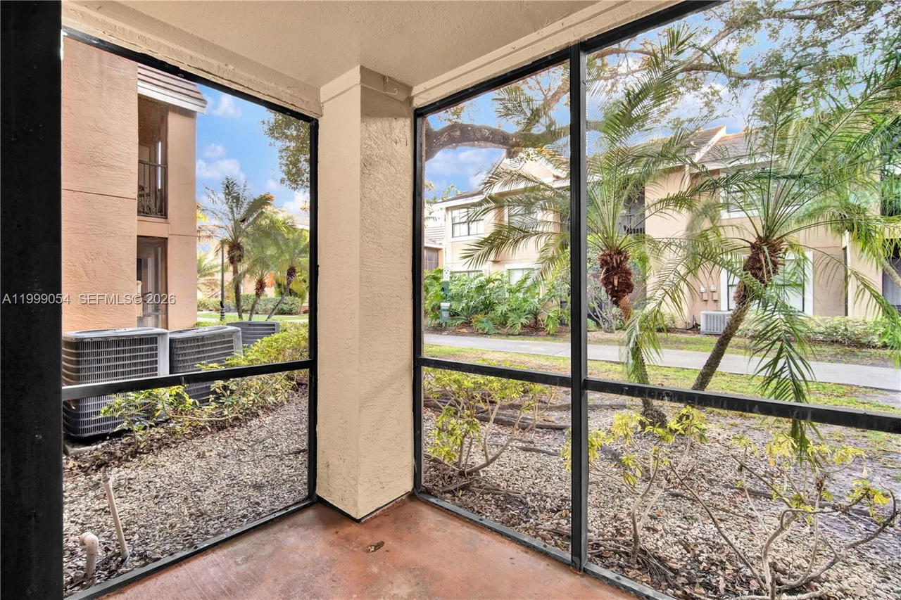 Real estate property located at 15570 105th Ln #1717, Miami-dade, Vista Lago At The Hammock, Miami, FL
