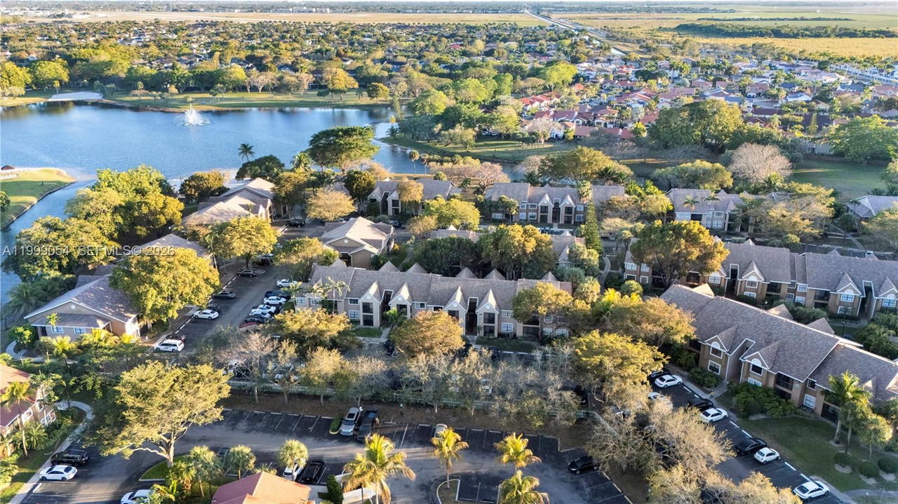 Real estate property located at 15570 105th Ln #1717, Miami-dade, Vista Lago At The Hammock, Miami, FL