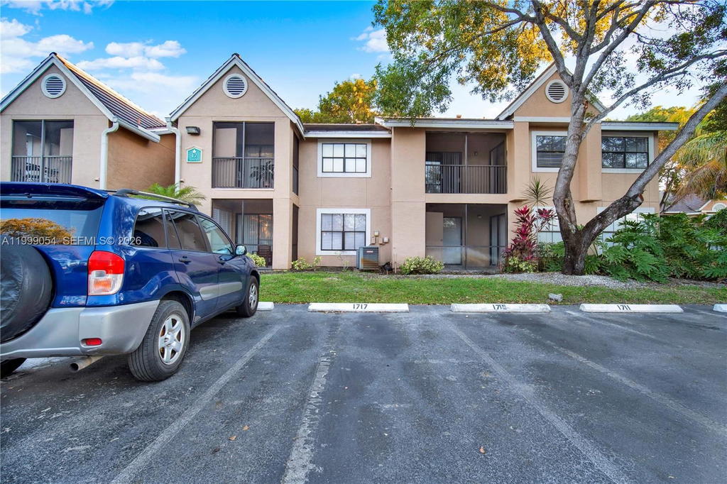 Real estate property located at 15570 105th Ln #1717, Miami-dade, Vista Lago At The Hammock, Miami, FL