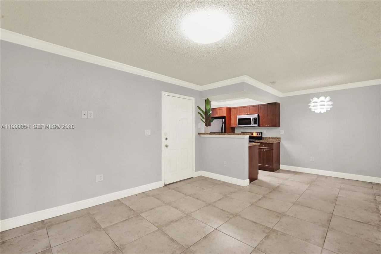 Real estate property located at 15570 105th Ln #1717, Miami-dade, Vista Lago At The Hammock, Miami, FL