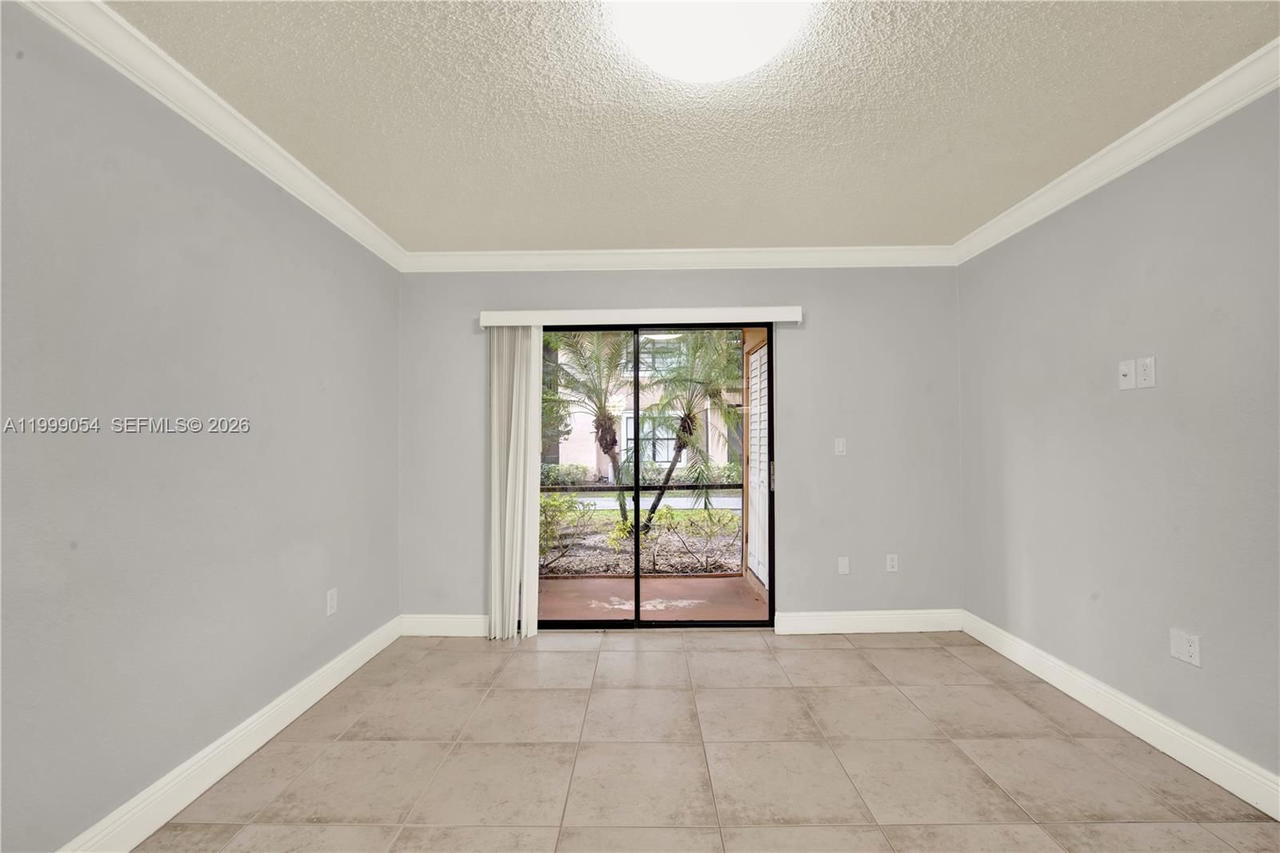 Real estate property located at 15570 105th Ln #1717, Miami-dade, Vista Lago At The Hammock, Miami, FL