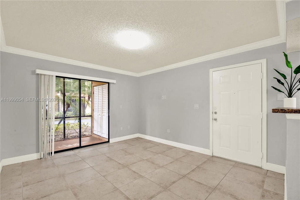 Real estate property located at 15570 105th Ln #1717, Miami-dade, Vista Lago At The Hammock, Miami, FL