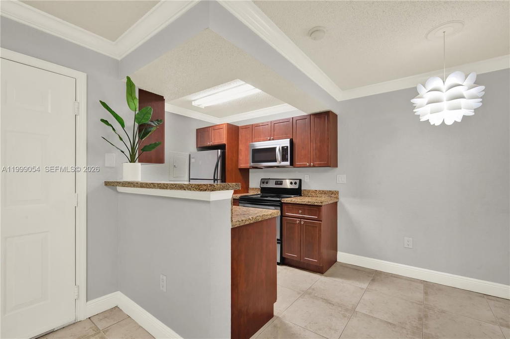 Real estate property located at 15570 105th Ln #1717, Miami-dade, Vista Lago At The Hammock, Miami, FL