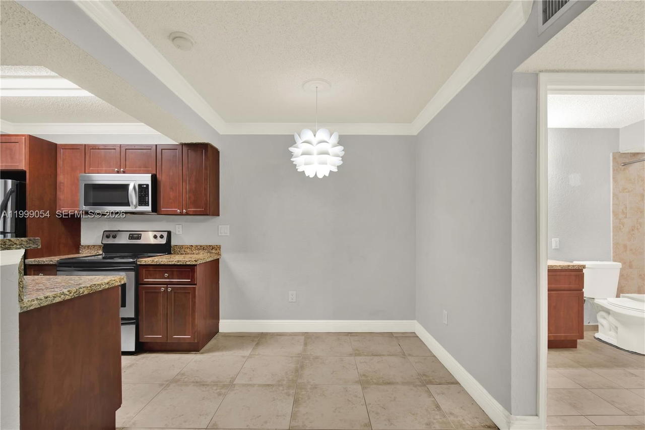Real estate property located at 15570 105th Ln #1717, Miami-dade, Vista Lago At The Hammock, Miami, FL