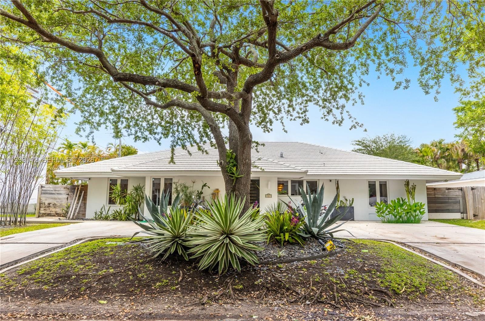 Real estate property located at 524 Warren Ln, Miami-dade, Tropical Isle Homes Sub 1, Key Biscayne, FL