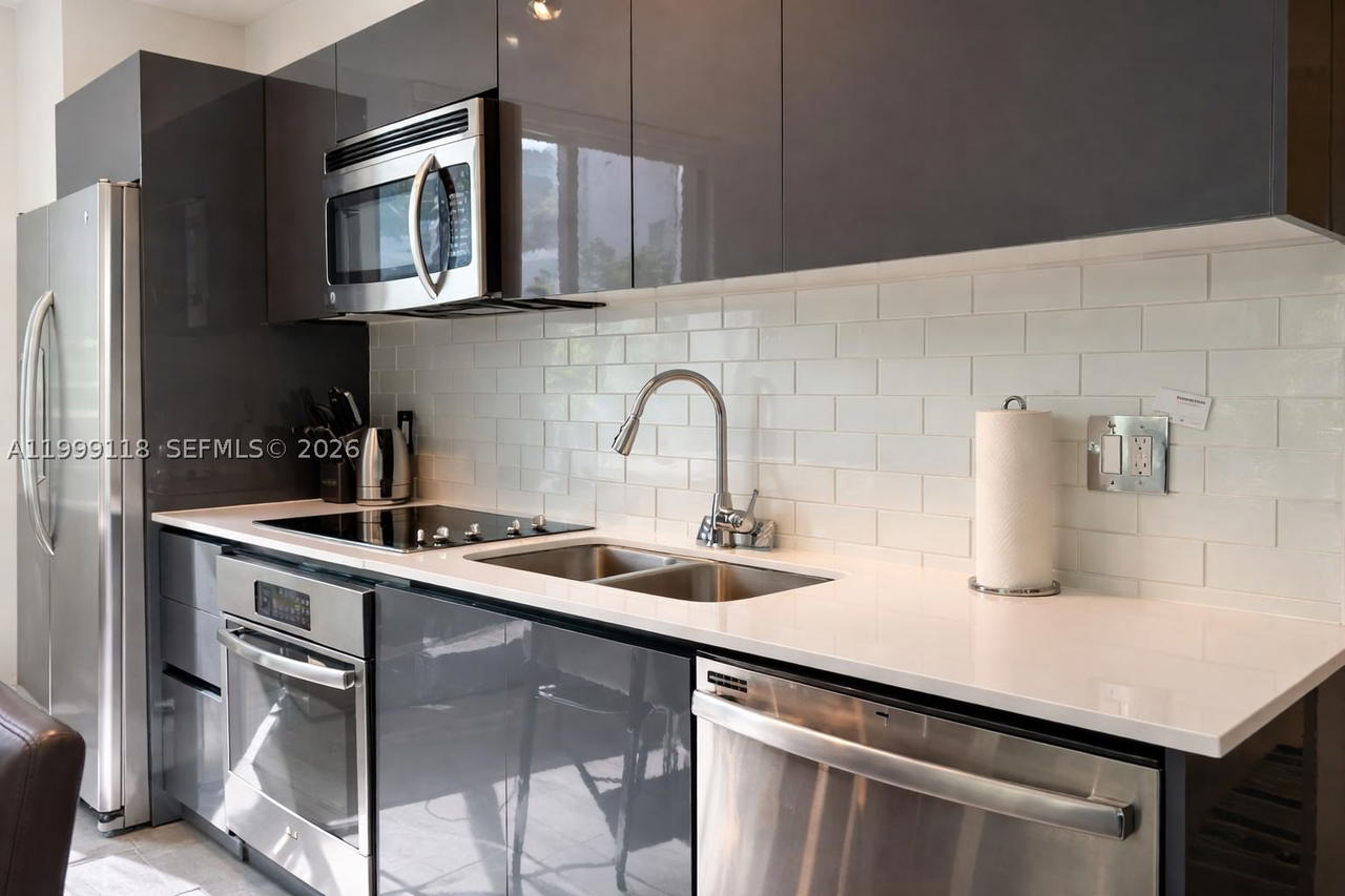 Real estate property located at 31 6th St #301, Miami-dade, Mybrickell Condo, Miami, FL