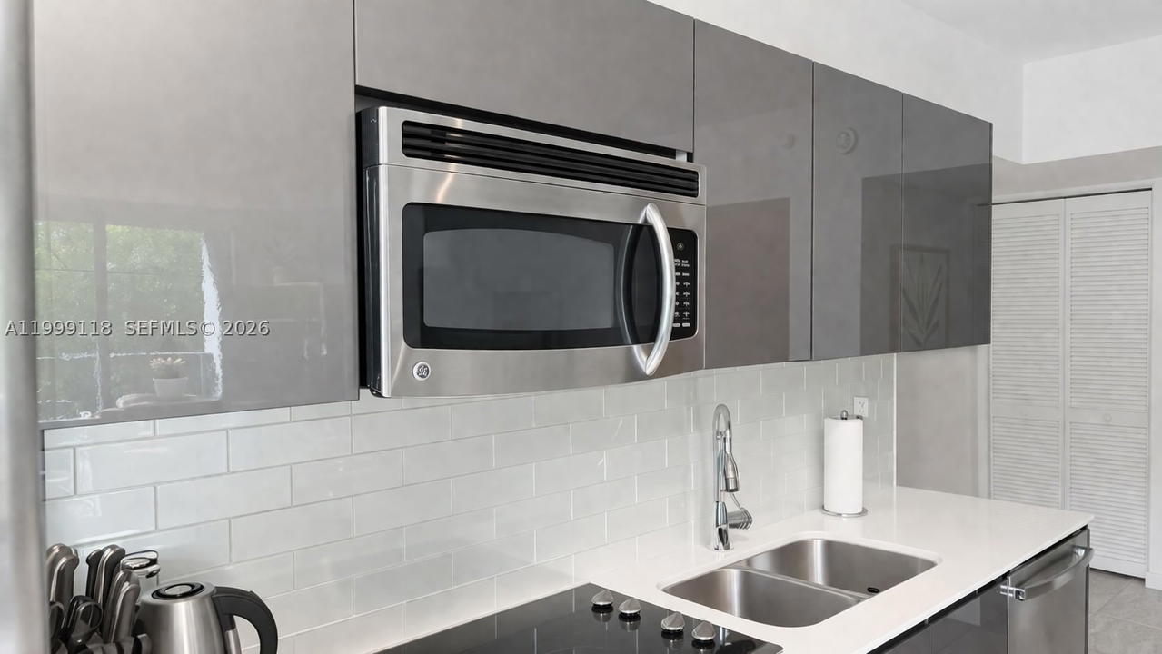 Real estate property located at 31 6th St #301, Miami-dade, Mybrickell Condo, Miami, FL