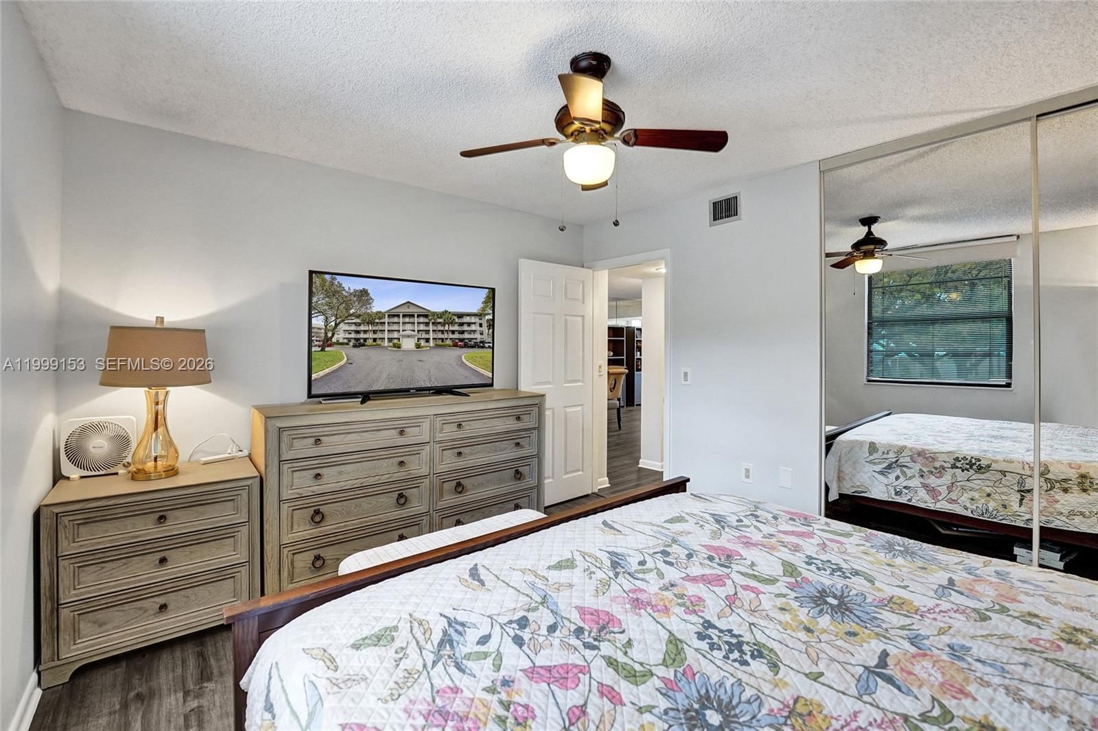 Real estate property located at 1526 Whitehall Dr #206, Broward, Condo 13 Of Whitehall Con, Davie, FL