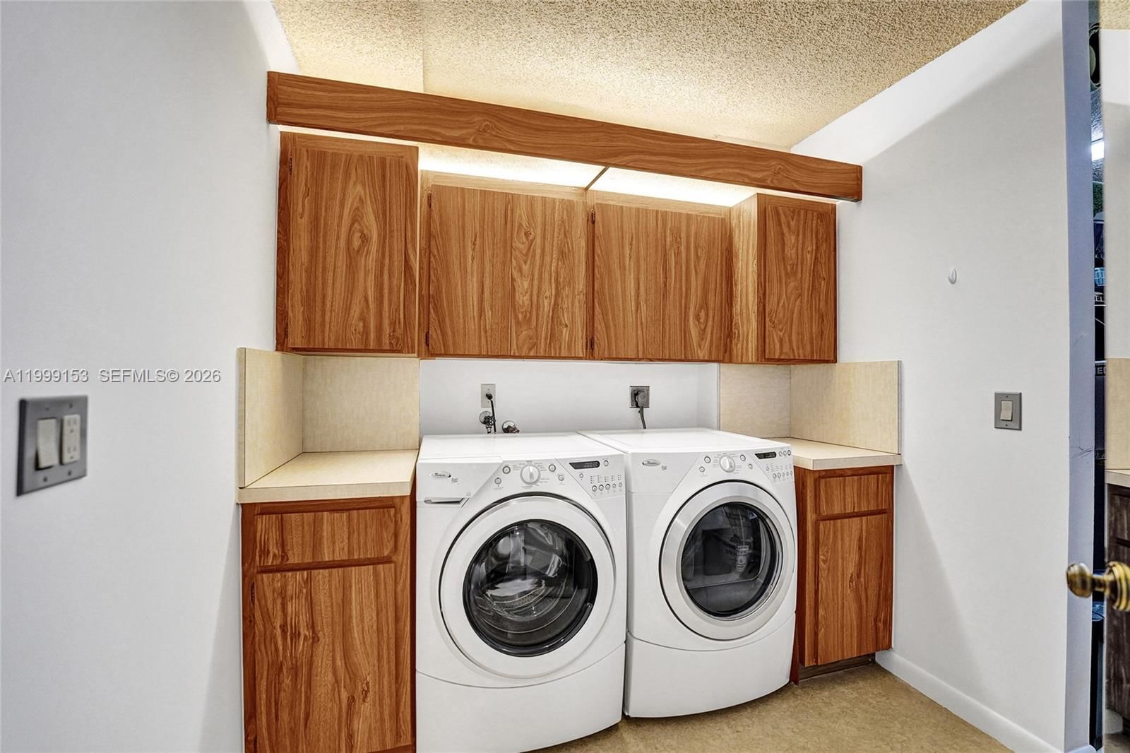 Real estate property located at 1526 Whitehall Dr #206, Broward, Condo 13 Of Whitehall Con, Davie, FL