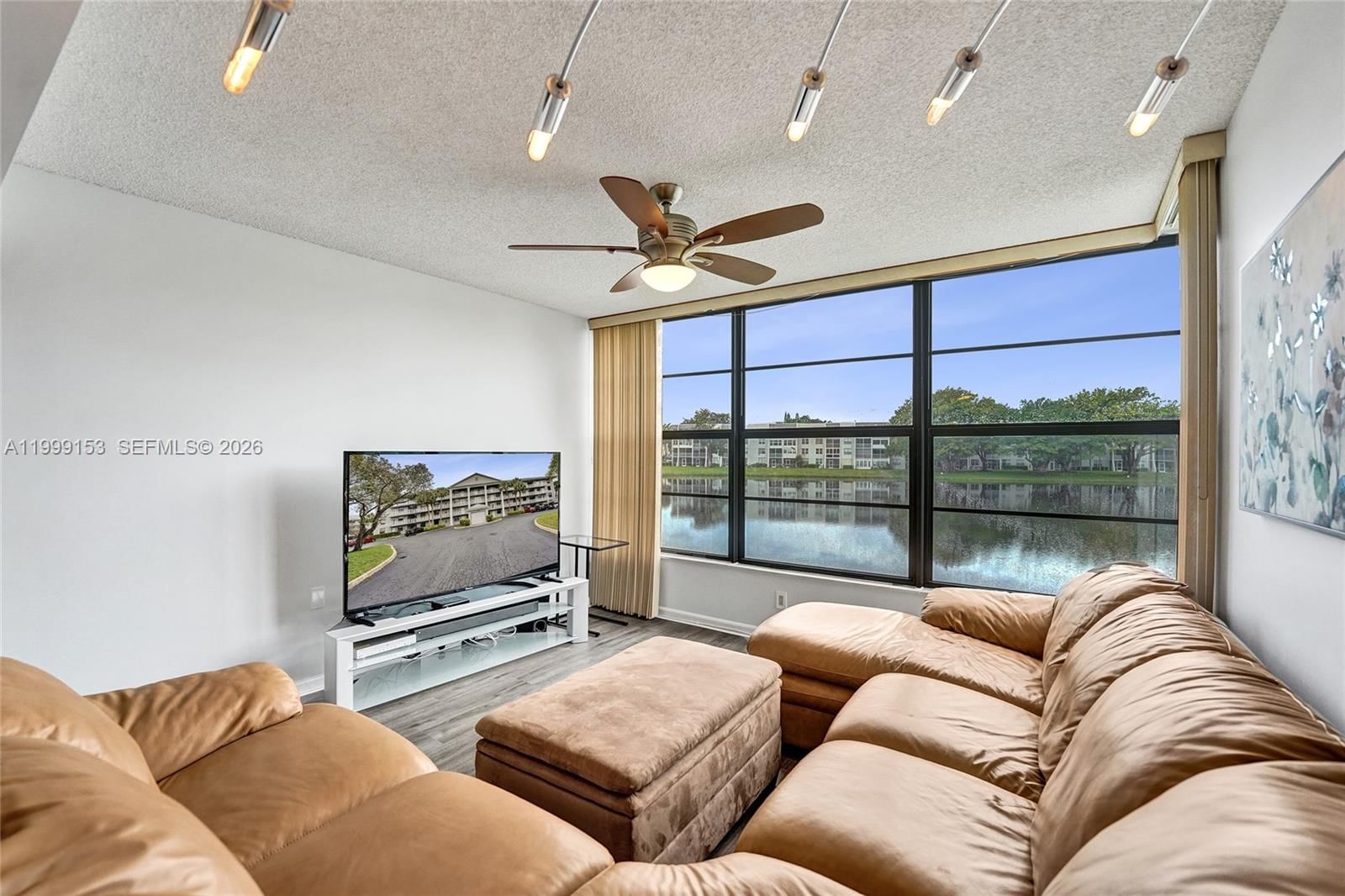 Real estate property located at 1526 Whitehall Dr #206, Broward, Condo 13 Of Whitehall Con, Davie, FL