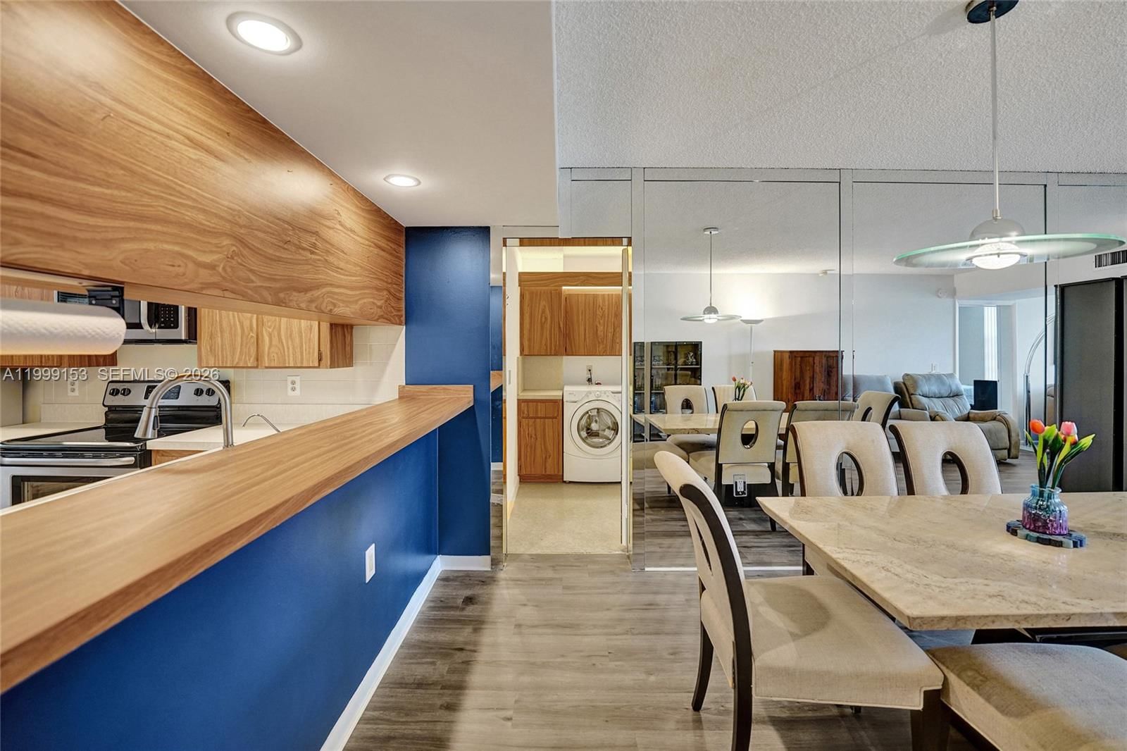 Real estate property located at 1526 Whitehall Dr #206, Broward, Condo 13 Of Whitehall Con, Davie, FL